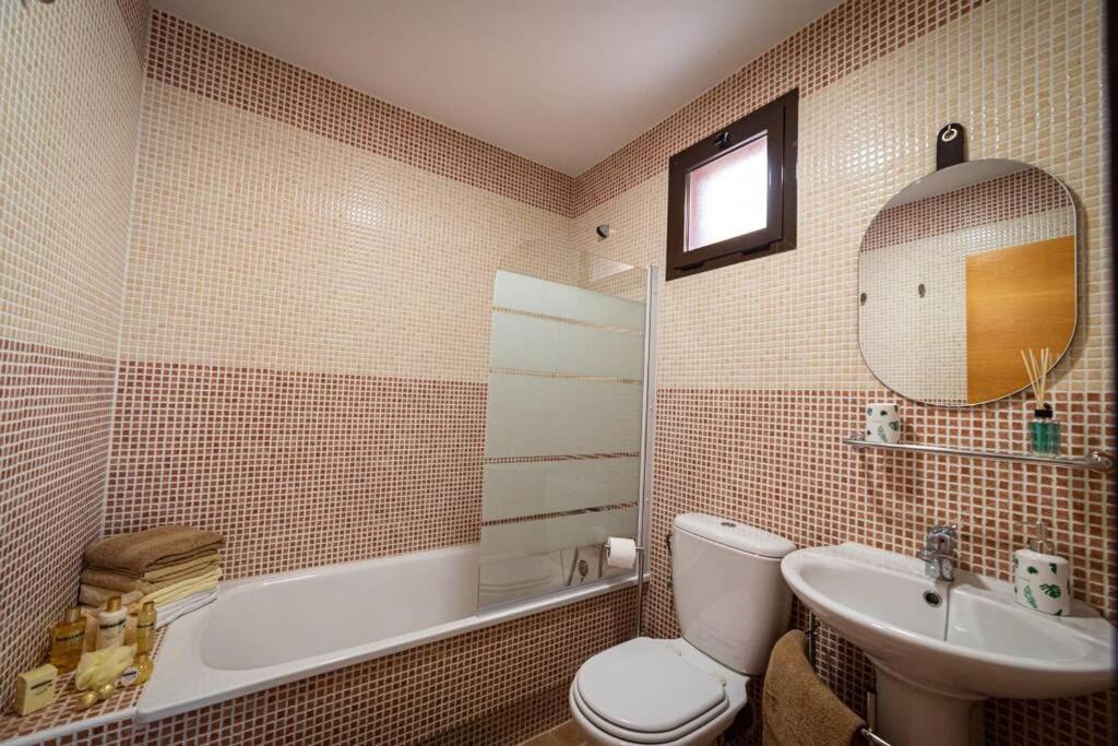 Apartamento Relajante Con Vistas Al Atardecer En أغيلاس المظهر الخارجي الصورة